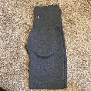 XS grey NVGTN leggings